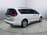 Used 2017 Chrysler Pacifica Touring-L Plus w/ Advanced Safetytec Group image 2