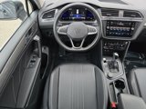 Used 2022 Volkswagen Tiguan SE image 3