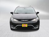 Used 2019 Chrysler Pacifica Touring-L w/ Premium Audio Group image 2