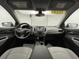 Used 2018 Chevrolet Equinox LT image 2