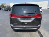Used 2023 Chrysler Pacifica Touring-L image 5