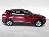 Used 2018 Volkswagen Tiguan SE w/ Panoramic Sunroof Package image 2