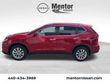 Used 2017 Nissan Rogue SV image 2
