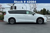 Used 2023 Chrysler Pacifica Touring-L image 4