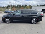 Used 2023 Chrysler Pacifica Touring-L image 3