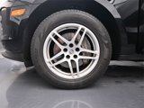 Certified 2021 Porsche Macan image 6