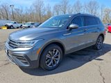 Used 2022 Volkswagen Tiguan SE w/ Panoramic Sunroof Package image 3