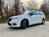 New 2025 Chrysler Pacifica Select image 2