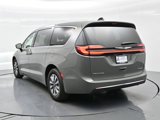 New 2025 Chrysler Pacifica Select image 5