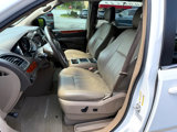 Used 2015 Chrysler Town & Country Touring-L image 3