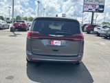 Used 2023 Chrysler Pacifica Touring-L image 5
