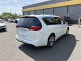 Used 2017 Chrysler Pacifica Limited image 5