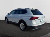 Used 2018 Volkswagen Tiguan SE w/ Panoramic Sunroof Package image 3