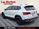Used 2023 Volkswagen Taos SE w/ Panoramic Sunroof Package image 4