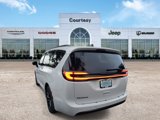 New 2025 Chrysler Pacifica Select image 3