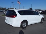 Used 2022 Chrysler Pacifica Touring-L image 3