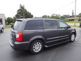Used 2016 Chrysler Town & Country Touring image 3