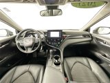 Used 2021 Toyota Camry SE image 3