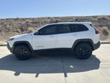 Used 2017 Jeep Cherokee Trailhawk image 5