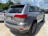 Used 2017 Jeep Grand Cherokee Limited image 3
