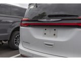 Used 2023 Chrysler Pacifica Touring-L image 3