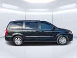Used 2016 Chrysler Town & Country Touring image 2
