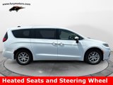 Used 2023 Chrysler Pacifica Touring-L image 2