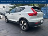 Used 2019 Volvo XC40 T5 Momentum image 2