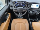 Used 2021 Chrysler Pacifica Pinnacle image 3