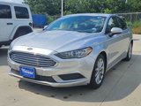 Used 2017 Ford Fusion SE w/ Fusion SE Technology Package image 2
