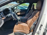 Used 2022 Volvo XC60 B5 Momentum w/ Protection Package image 5