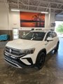 Used 2023 Volkswagen Taos SE w/ Panoramic Sunroof Package image 2