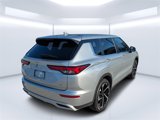Used 2022 Mitsubishi Outlander SE image 3