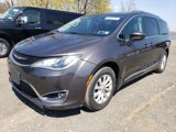 Used 2019 Chrysler Pacifica Touring-L image 2