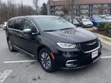 Used 2023 Chrysler Pacifica Limited image 2