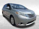 Used 2016 Toyota Sienna XLE image 3