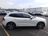 Used 2018 Volvo XC60 T5 Momentum w/ Vision Package image 2