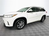 Used 2017 Toyota Highlander XLE image 4