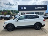Used 2024 Volkswagen Tiguan SE w/ Panoramic Sunroof Package image 2