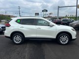 Used 2017 Nissan Rogue SV w/ SV Premium Package image 2