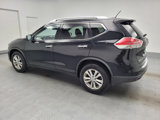 Used 2016 Nissan Rogue SV image 3