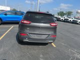 Used 2016 Jeep Cherokee Limited image 3