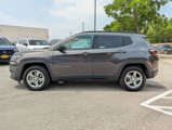 Used 2024 Jeep Compass Latitude image 3