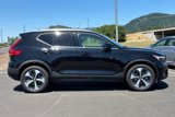 Used 2024 Volvo XC40 B5 Core image 2