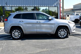 Used 2017 Jeep Cherokee Overland w/ Technology Group image 5