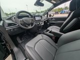 New 2025 Chrysler Pacifica Select image 2