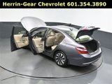 Used 2017 Honda Accord EX-L image 2