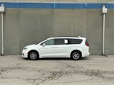 Used 2022 Chrysler Pacifica Touring-L image 2