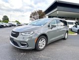Used 2022 Chrysler Pacifica Touring-L image 5