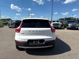 Used 2020 Volvo XC40 T4 Momentum image 4